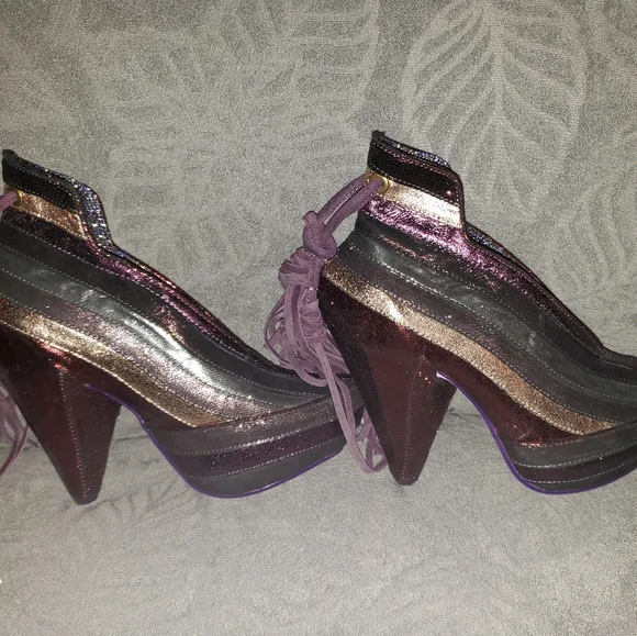 Size 6.5 Irregular Choice Heels Half Eaten Apple. Great Condition - Picture 3 of 8